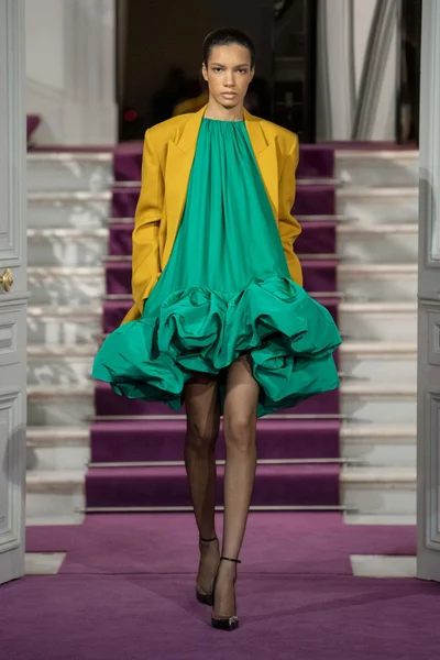 Look 10